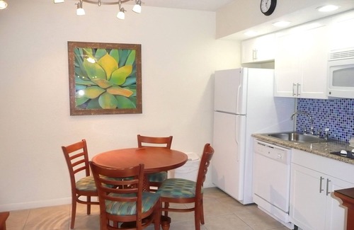 Belle Vista Condominio | Beachfront Condo with Private Balcony - Beachfront Resort- Pool - Kitchen