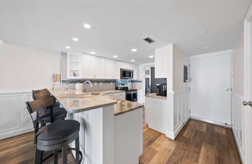 Northeast Virginia Beach Condominio | Beachfront Condo on the Boardwalk with Ocean Views