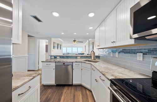 Northeast Virginia Beach Condominio | Beachfront Condo on the Boardwalk with Ocean Views