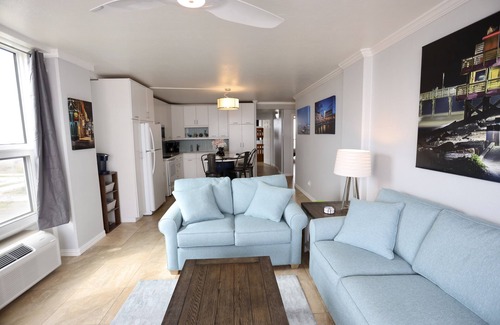 Galveston Condominio | Beachfront Condo w/ Ocean, Bay, & City Views! Private Beach Access!