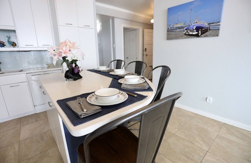 Galveston Condominio | Beachfront Condo w/ Ocean, Bay, & City Views! Private Beach Access!