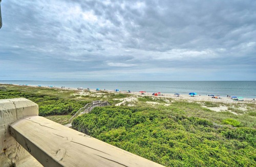 Caswell Beach Condominio | Beachfront Condo w/ Unobstructed Ocean Views!