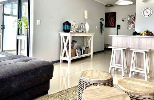 Big Bay Apartamento | Beachfront Condo