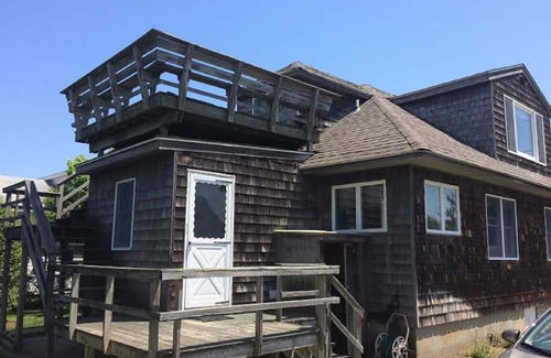 Cape May Point Cabaña | Ubicado frente a la playa Cottage detrás de las dunas a sólo unos pasos de la playa.