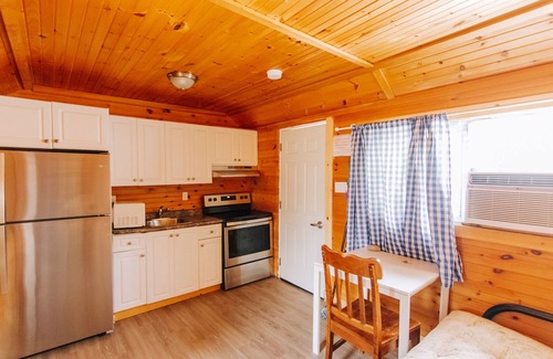 Wasaga Beach Cabaña | SANDPIPER BEACH RESORT - Cottage # 11