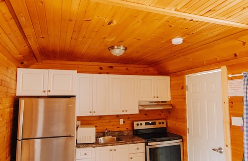 Wasaga Beach Cabaña | SANDPIPER BEACH RESORT - Cottage # 11