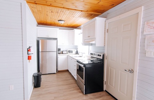 Wasaga Beach Cabaña | SANDPIPER BEACH RESORT - Cottage # 10