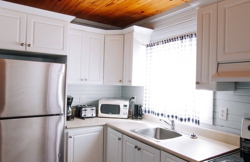 Wasaga Beach Cabaña | SANDPIPER BEACH RESORT - Cottage # 10