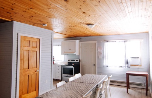 Wasaga Beach Cabaña | SANDPIPER BEACH RESORT - Cottage # 10
