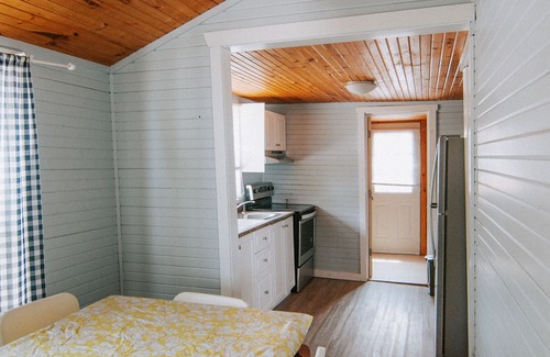 Wasaga Beach Cabaña | SANDPIPER BEACH RESORT - Cottage # 7