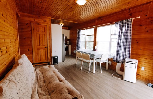 Wasaga Beach Cabaña | SANDPIPER BEACH RESORT - Cottage # 2