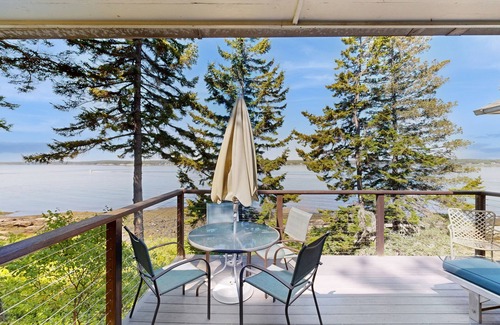 West Southport Casa | Beachfront Delight with detached guesthouse, sunset views & private beach access