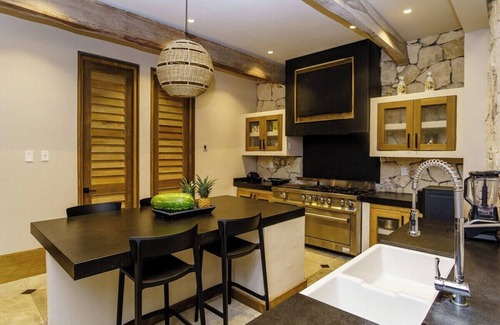 Xpu-Ha Villa | Casa Kira es una casa de lujo en frente al mar.