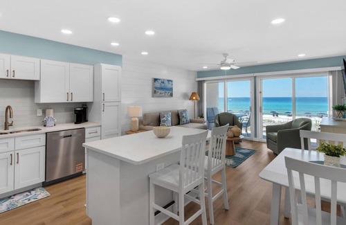 Crystal Beach Condominio | Beachfront Destin Getaway + Free Tickets: Dolphin Cruise, Golf & More!
