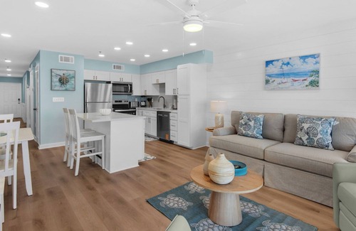 Crystal Beach Condominio | Beachfront Destin Getaway + Free Tickets: Dolphin Cruise, Golf & More!