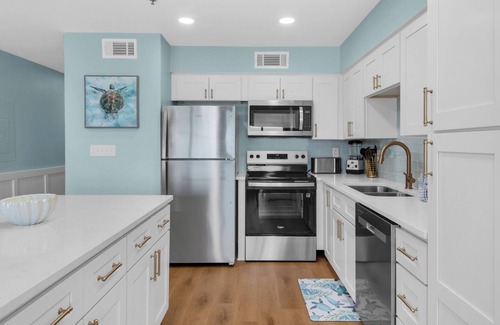 Crystal Beach Condominio | Beachfront Destin Getaway + Free Tickets: Dolphin Cruise, Golf & More!