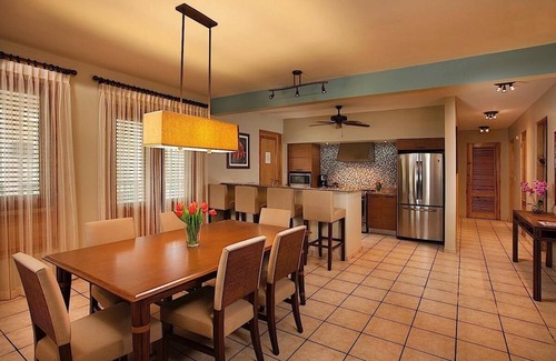 Carenero Apartamento | Beachfront Dream! Direct Beach Access, Onsite Pool, Spa, Playground and Parking!