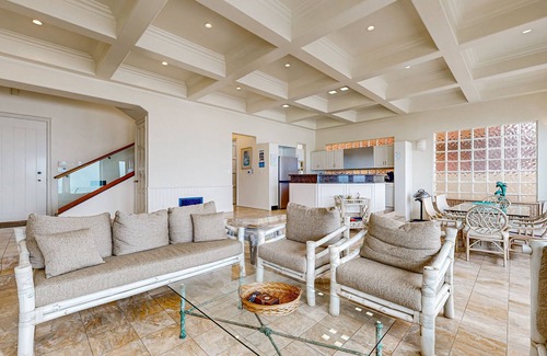 Mussel Shoals Casa | Beachfront dream home with balcony, patio & direct beach access