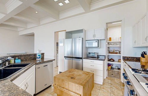 Mussel Shoals Casa | Beachfront dream home with balcony, patio & direct beach access