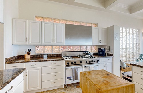 Mussel Shoals Casa | Beachfront dream home with balcony, patio & direct beach access