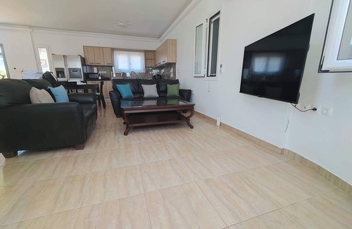 Agia Pelagia Apartamento | Beachfront Ela Luxury Stay with Jacuzzi & Views