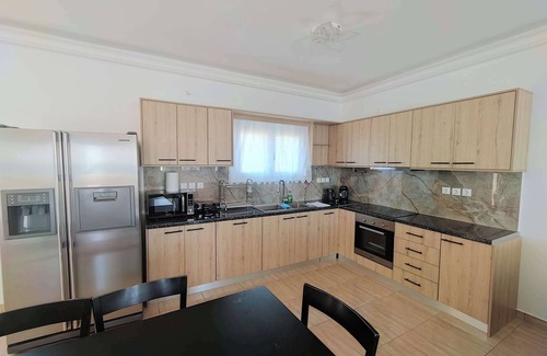 Agia Pelagia Apartamento | Beachfront Ela Luxury Stay with Jacuzzi & Views