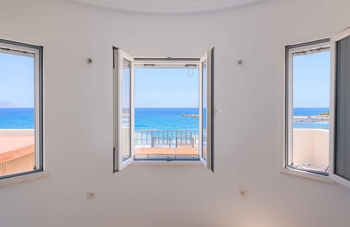 Agia Pelagia Apartamento | Beachfront Ela Luxury Stay with Jacuzzi & Views