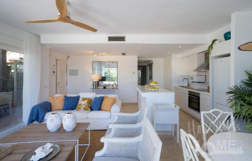 Nikki Beach Apartamento | Beachfront Elviria II,Sea views, lovely terrace and pool