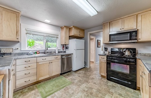 Westhaven-Moonstone Casa | Beachfront Escape at Moonstone Beach with sunset-view deck, washer/dryer & WiFi