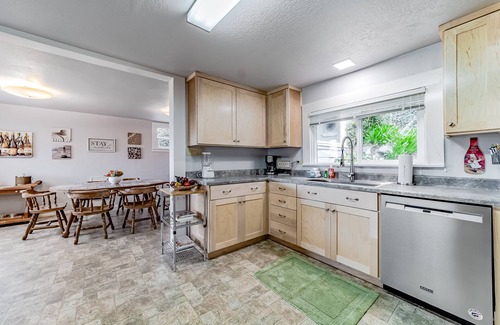 Westhaven-Moonstone Casa | Beachfront Escape at Moonstone Beach with sunset-view deck, washer/dryer & WiFi