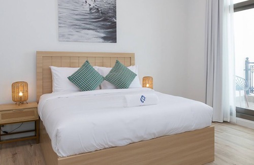 Jumeira 3 Casa | Beachfront Escape: Sunset & Kite Views