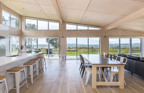 Snells Beach Cabaña | Beachfront Escape - Snells Beach Holiday Home