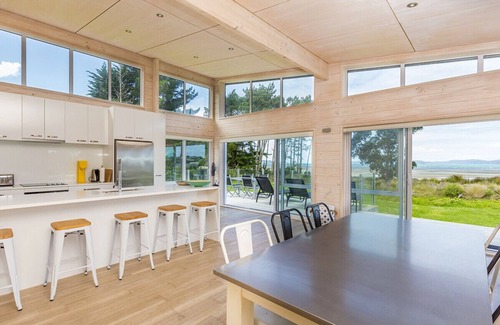 Snells Beach Cabaña | Beachfront Escape - Snells Beach Holiday Home