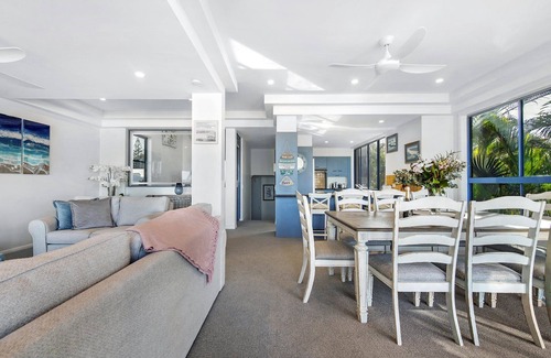 Mermaid Beach Casa | Beachfront Escape (Ocean Views)