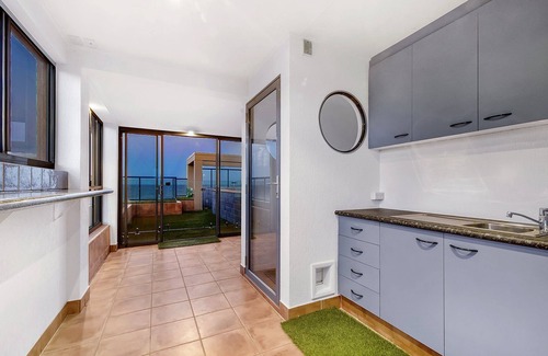 Mermaid Beach Casa | Beachfront Escape (Ocean Views)