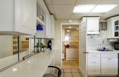 Panama City Beach Condominio | Beachfront Escape | Pool, Decks and Jacuzzi Tub