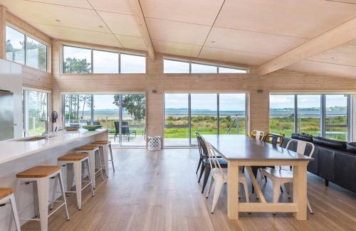 Snells Beach Casa | Beachfront Escape - Snells Beach Holiday Home