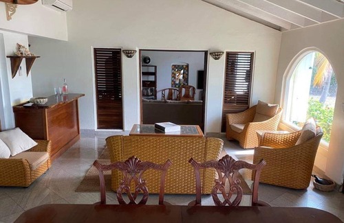 East End Casa | Beachfront Estate - With Kayaks & SUP's!