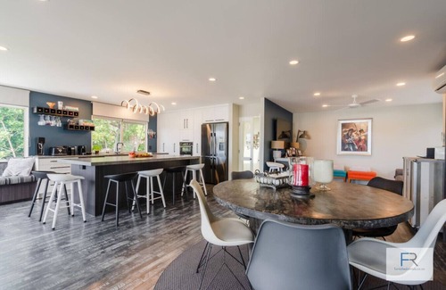 Bayswater Casa | Beachfront Executive Home in Bayswater