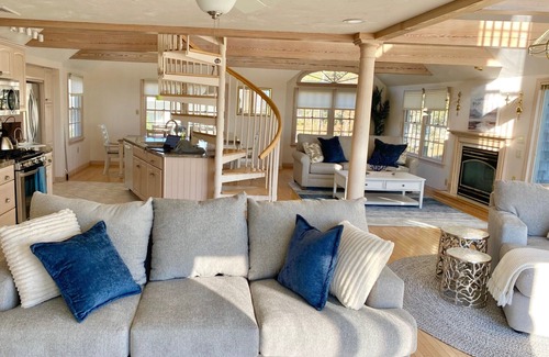 Bass River Casa | 🌊 BEACHFRONT FAMILY HOME STEPS TO THE OCEAN!