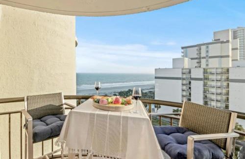 Myrtle Beach Casa | Beachfront Fireplace Downtown Hot Tub King Bed