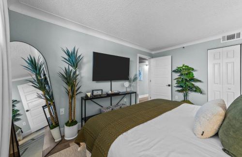 Myrtle Beach Casa | Beachfront Fireplace Downtown Hot Tub King Bed