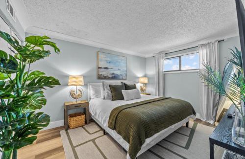 Myrtle Beach Casa | Beachfront Fireplace Downtown Hot Tub King Bed