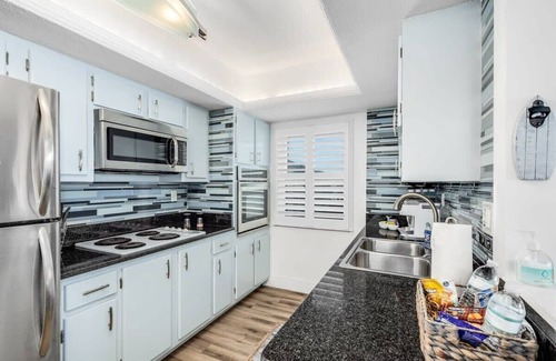 South Patrick Shores Apartamento | Beachfront Getaway | Steps to Sand!