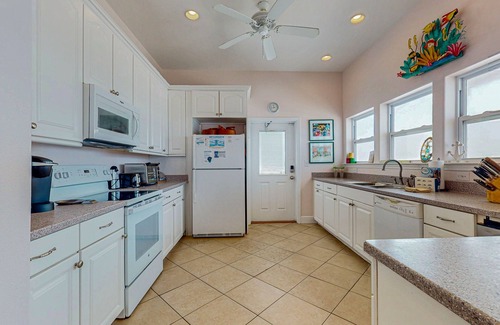 Surf Side Shores Casa | Beachfront getaway with great deck, incredible Gulf views, AC, & WiFi