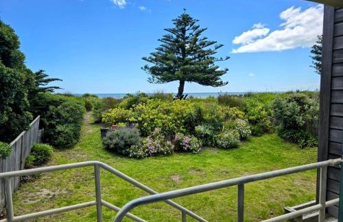 Waikanae Casa | Beachfront Getaway - Waikanae Beach Holiday Home