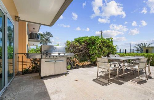 Oranjestad-West Casa | Beachfront - Grand Regency 5BR condo - BG131