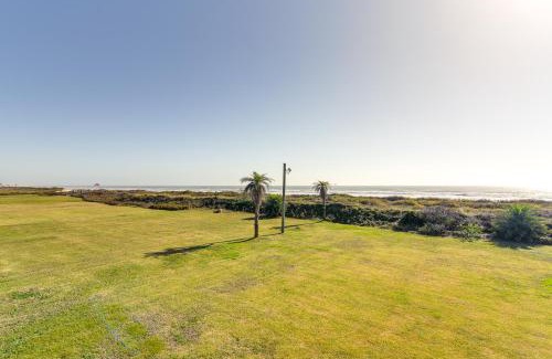 Crystal Beach Casa | Beachfront Group Getaway on Bolivar Peninsula