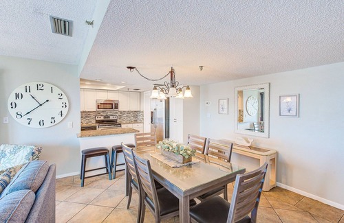 North Redington Beach Condominio | Unidad 601: Mejor precio para una unidad de piso superior de tres habitaciones.