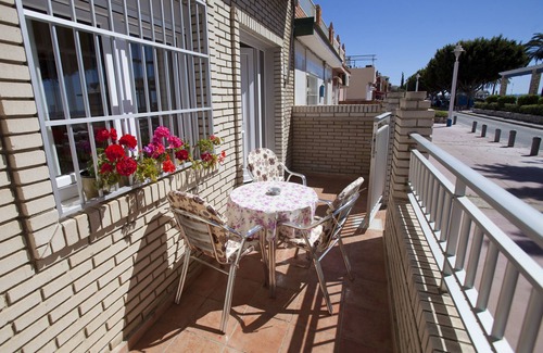 Playas del Palo Apartamento | Primera Linea de playa apartamento vacacional